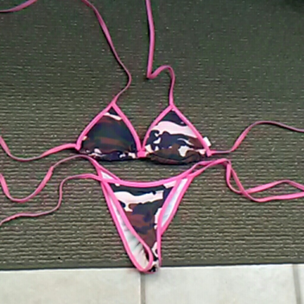 Brand bew pink camo bikini